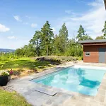 Spacious On Car-free Island With View Semesterbostad