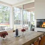 Spacious On Car-free Island With View Semesterbostad *