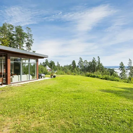 Spacious On Car-free Island With View Høvik